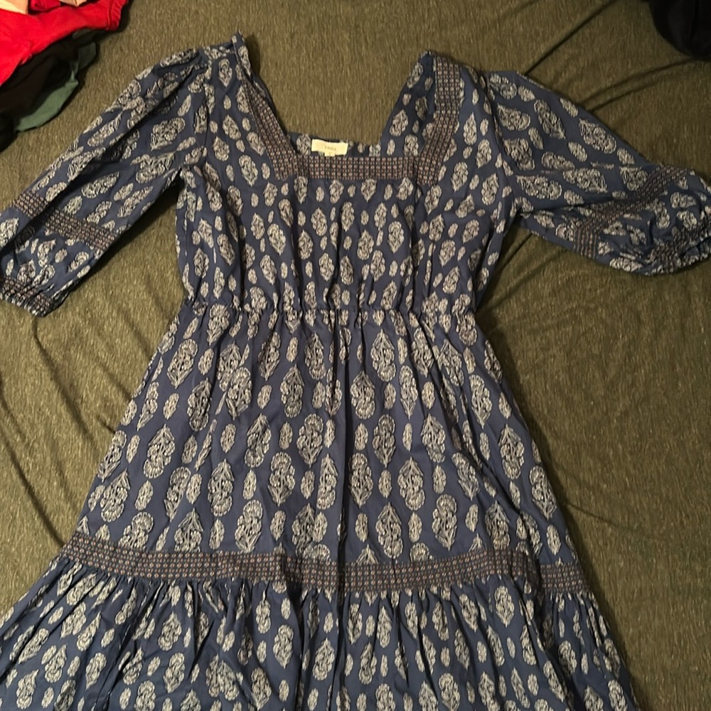 A loves A dress
